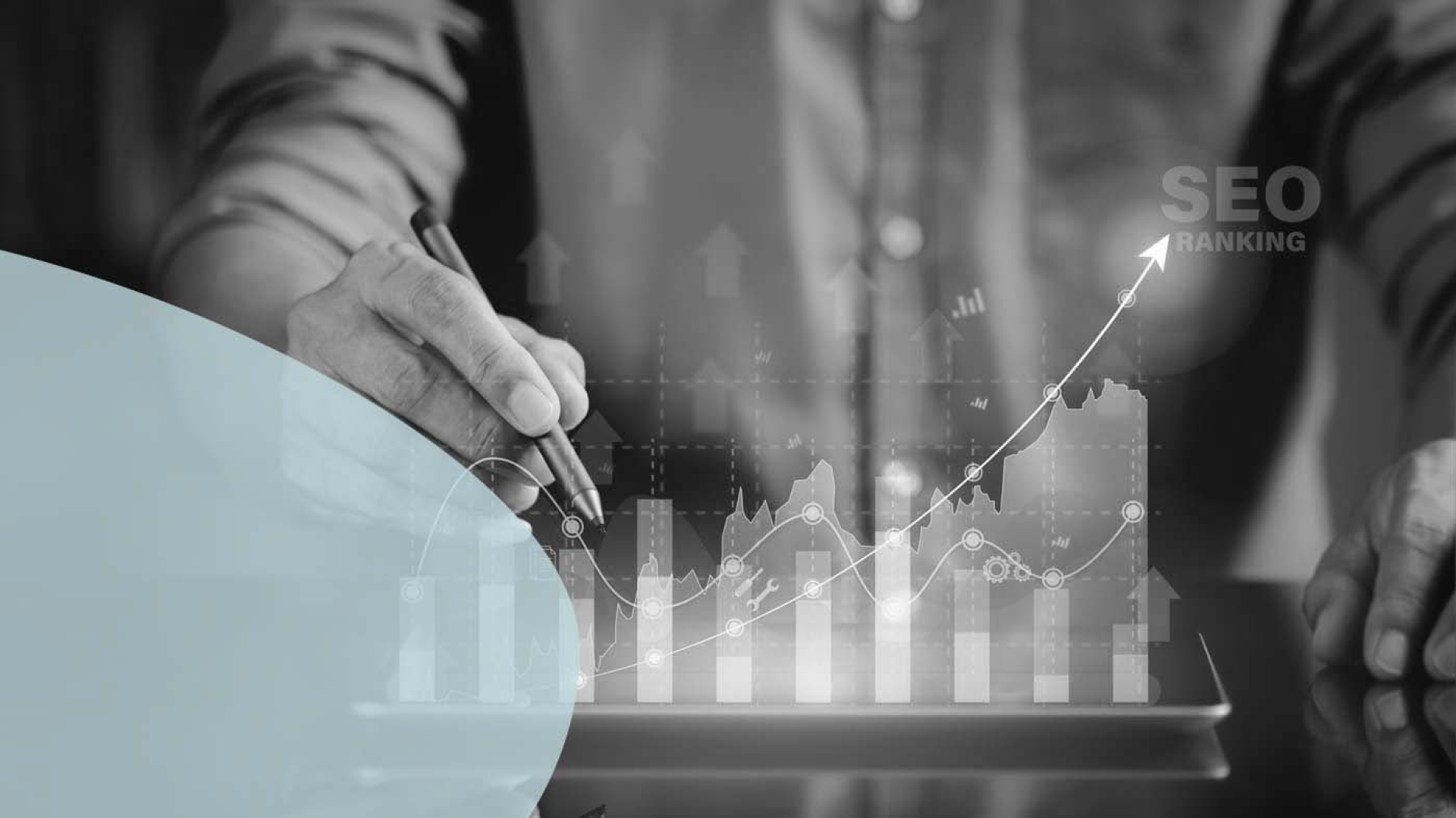 Pantalla táctil con gráfico de SEO