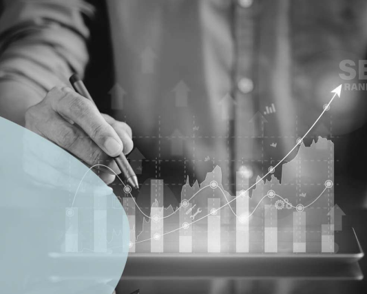 Pantalla táctil con gráfico de SEO