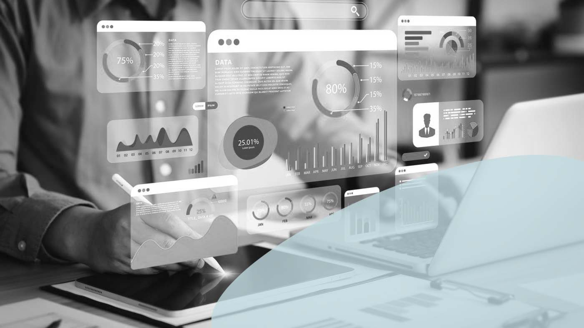 Persona analizando gráficos digitales